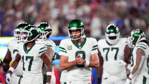 Jets' QB Aaron Rodgers (8)